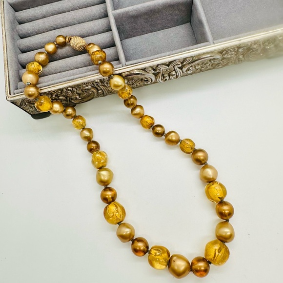 Vintage MARVELLA Gold Glass Bead Necklace - Picture 3 of 17